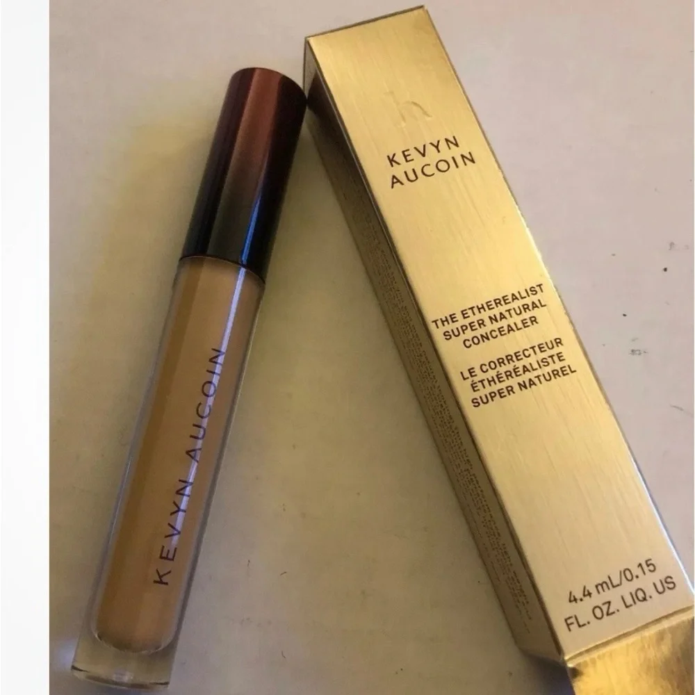 Kevyn Aucoin weightlessly this